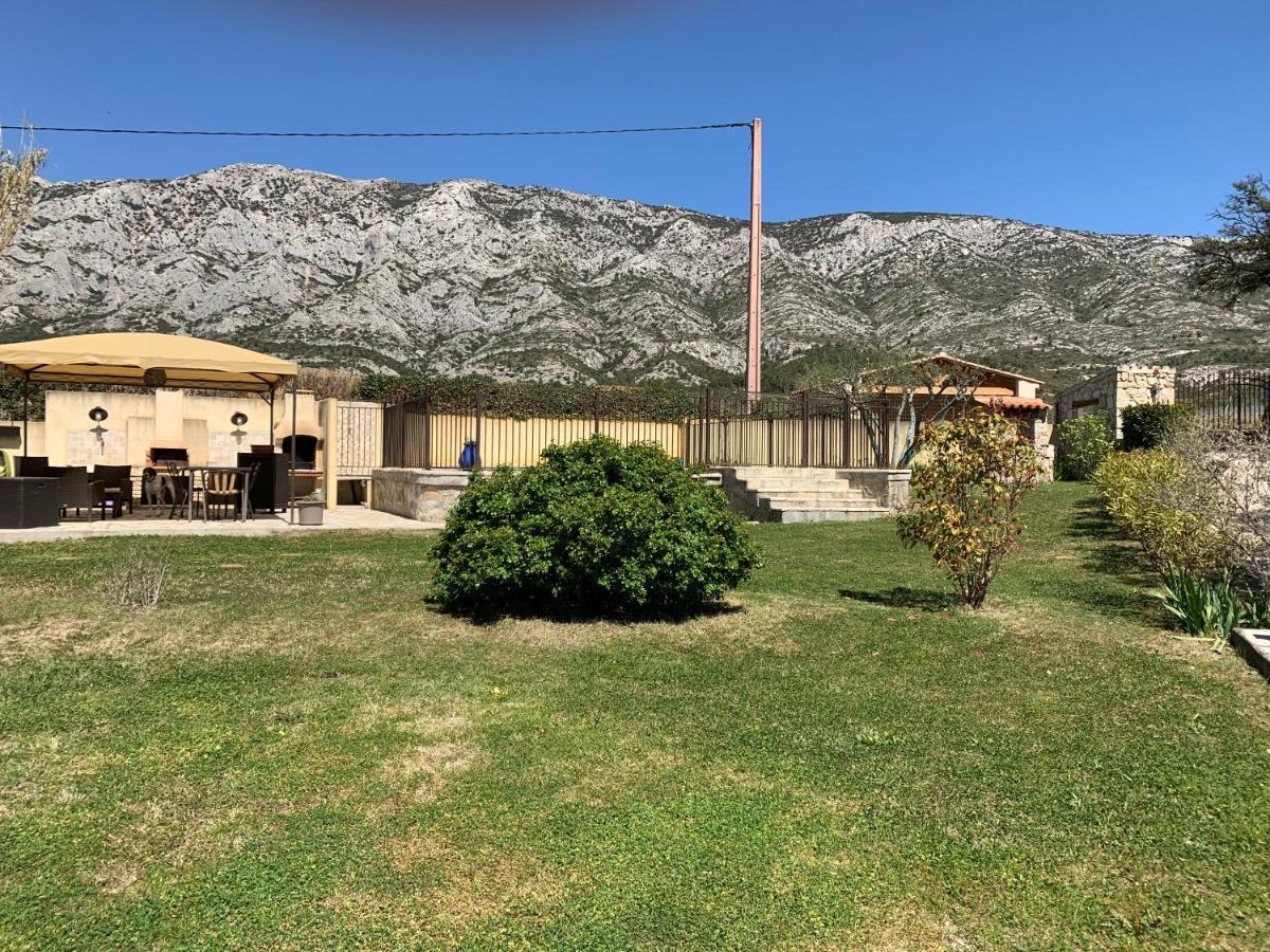 Studio Au Pied De La Ste Victoire Puyloubier Exteriör bild